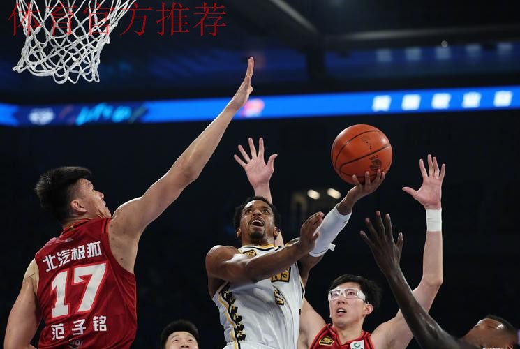 CBA俱乐部杯-广厦擒山东获三连胜 广东26分轻取江苏