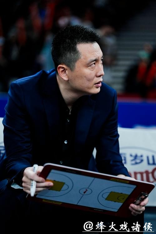 上海男篮取得两连胜!转型教练后,卢伟的理念为何变了? 上海男篮取得两连胜!转型教练后,卢伟的理念为何变了?